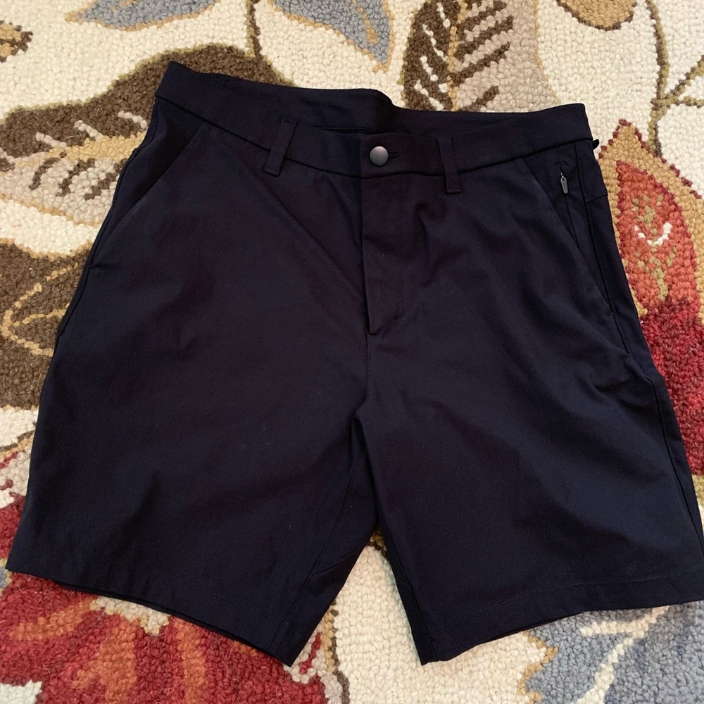 LuluLemon Commission Classic-Fit Short 9"
Warpstreme - Black